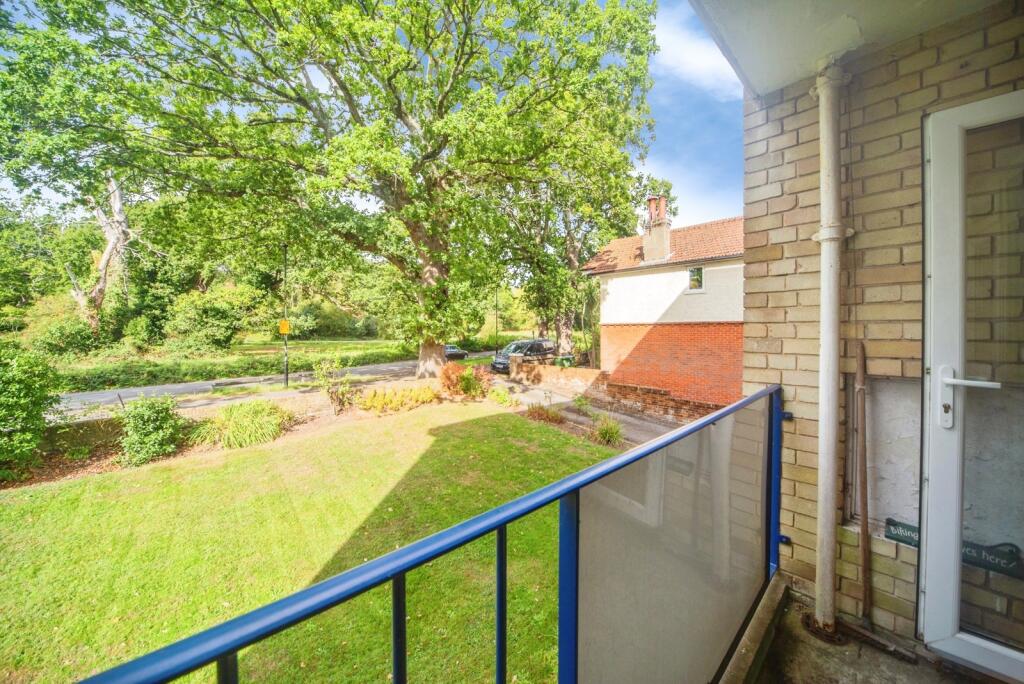 Apartment in Southampton - View 4