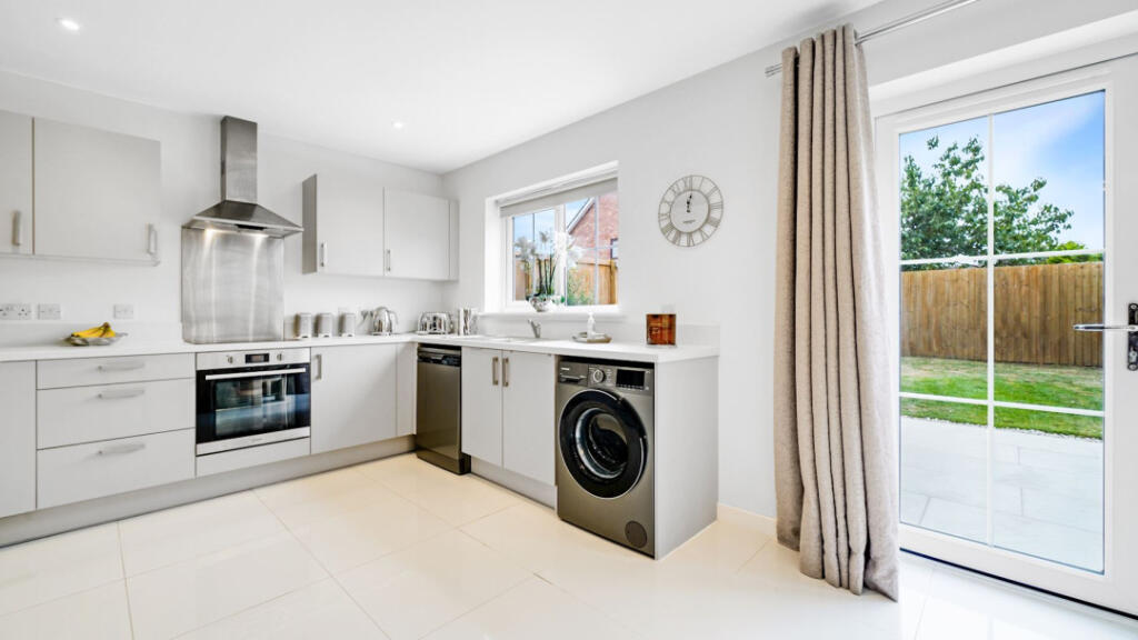 Cornflower Close, Southport, Southport, PR8 3FF photo 3