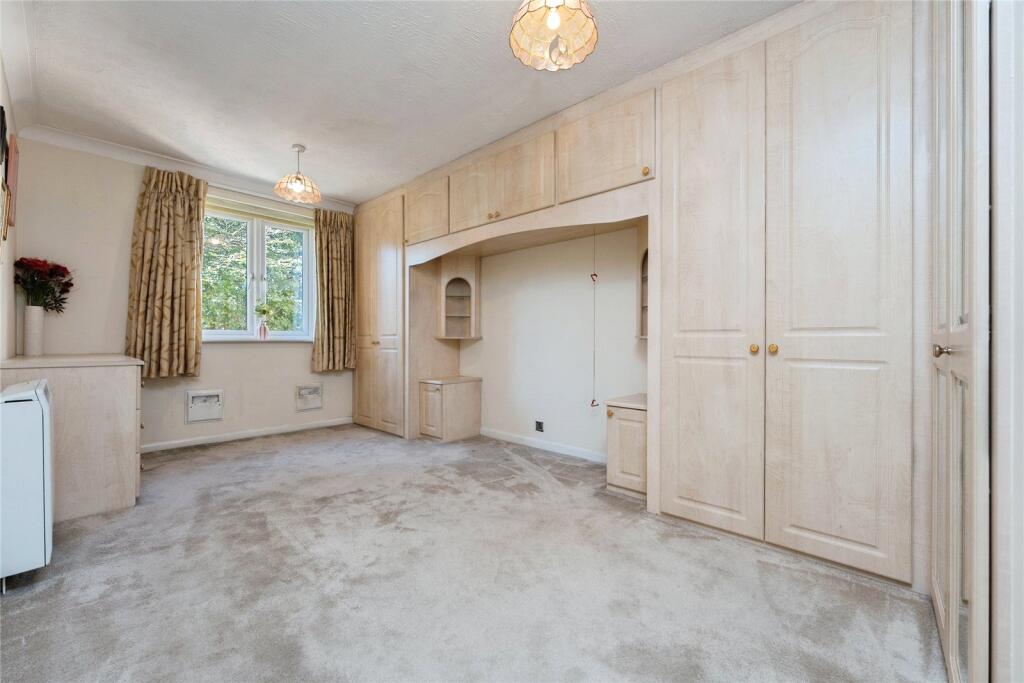 Apartment in Sutton - View 4