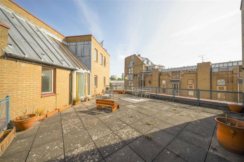 Main image of property: Asher Way, Wapping