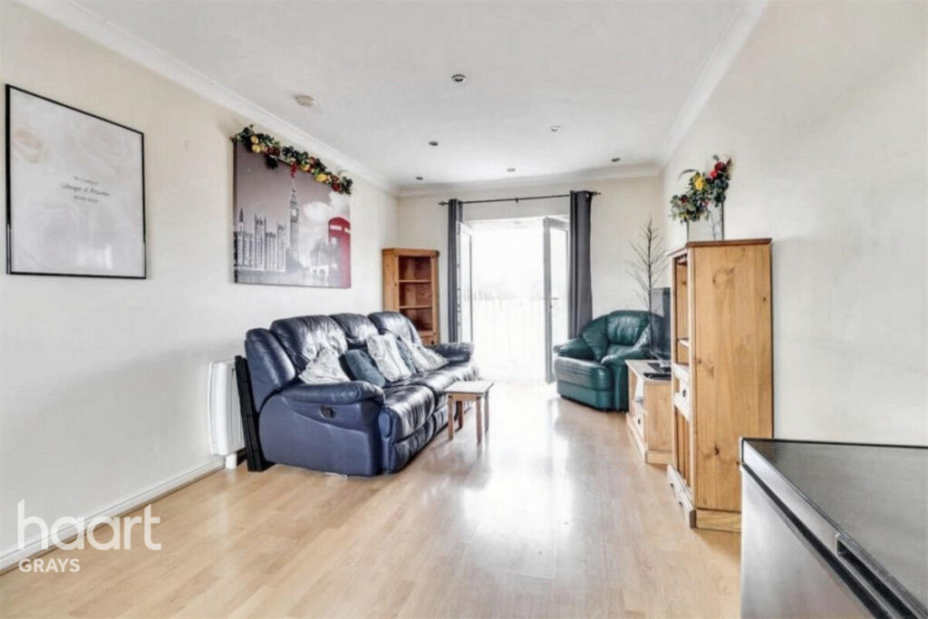Windermere Avenue, Purfleet photo 3