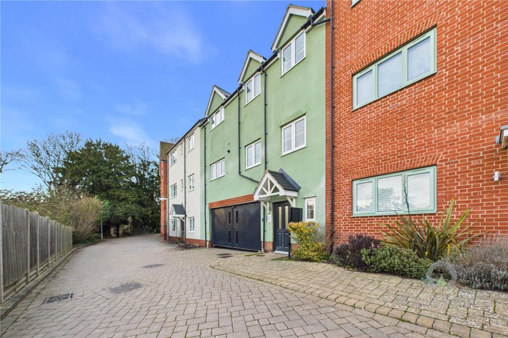 Main image of property: Summerhouse Hill, Buckingham, Buckinghamshire, MK18