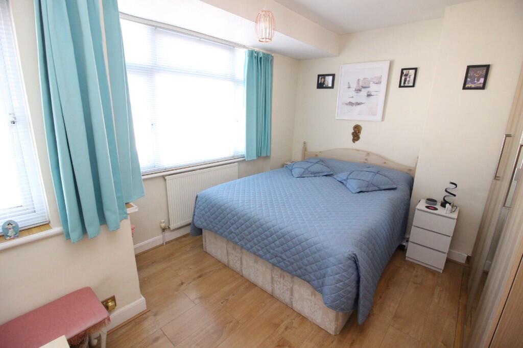 House in London, Worcester Park - More