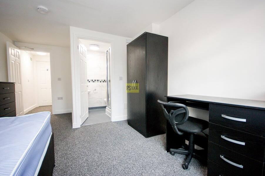 6 bedroom terraced house for rent