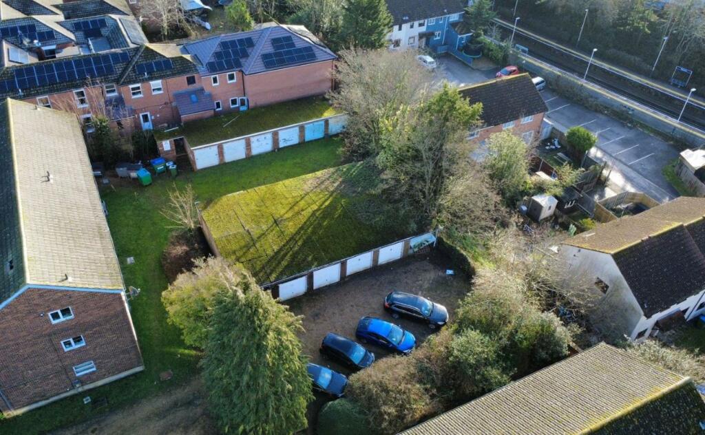 Main image of property: 14 Lock-up Garages Robere House, Radstock Road, Southampton, City of Southampton, SO19 2QW
