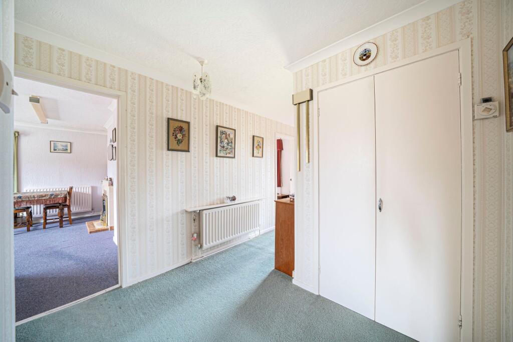 Hedge End Road, Andover, SP10 photo 3