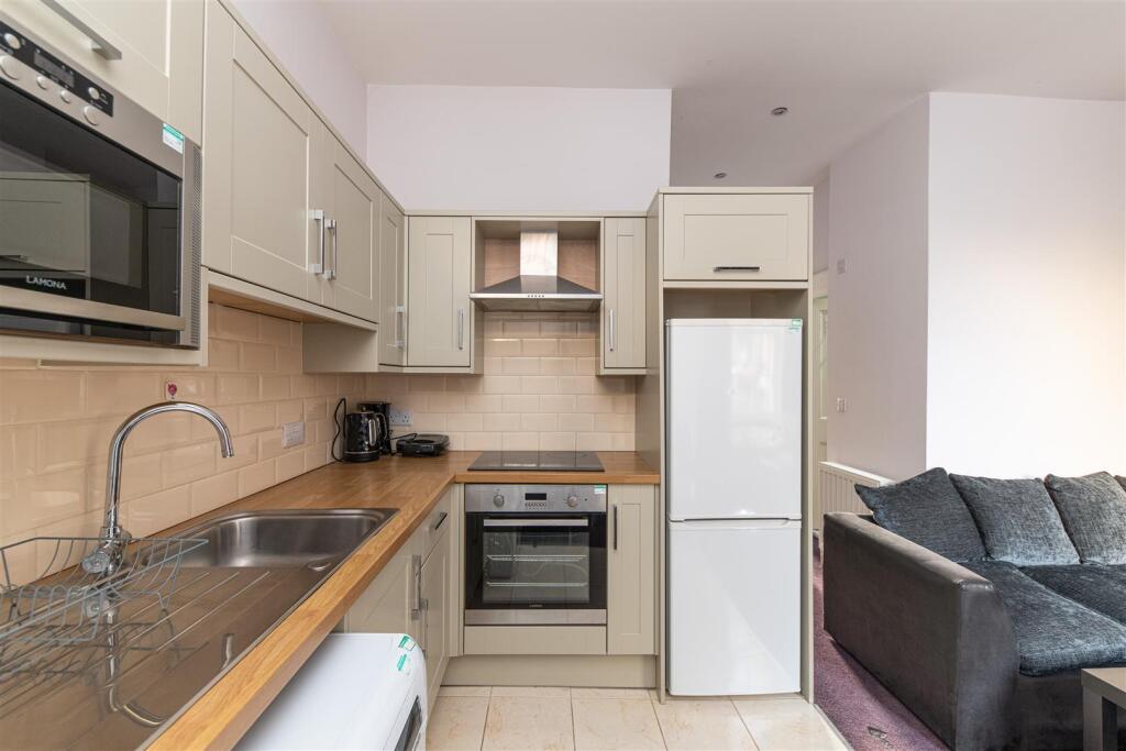 Apartment in Newcastle upon Tyne, Tyne and Wear - View 4