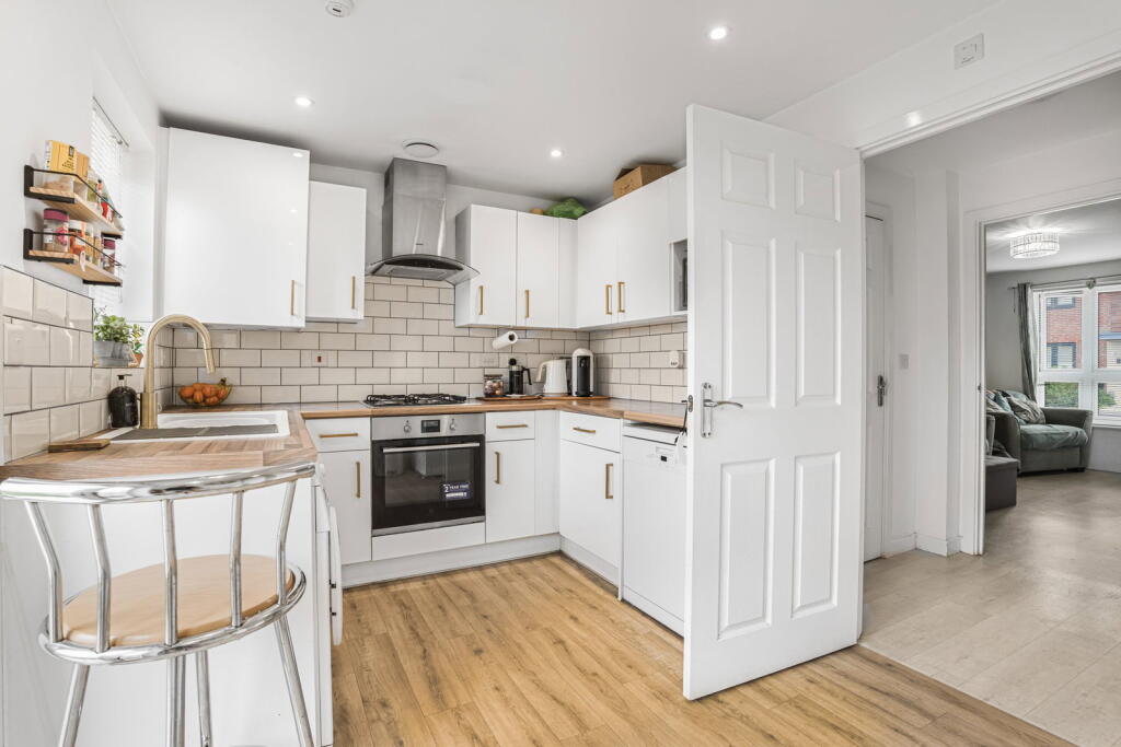 House in Tewkesbury, The Cleevelands, Bishop's Cleeve - View 4
