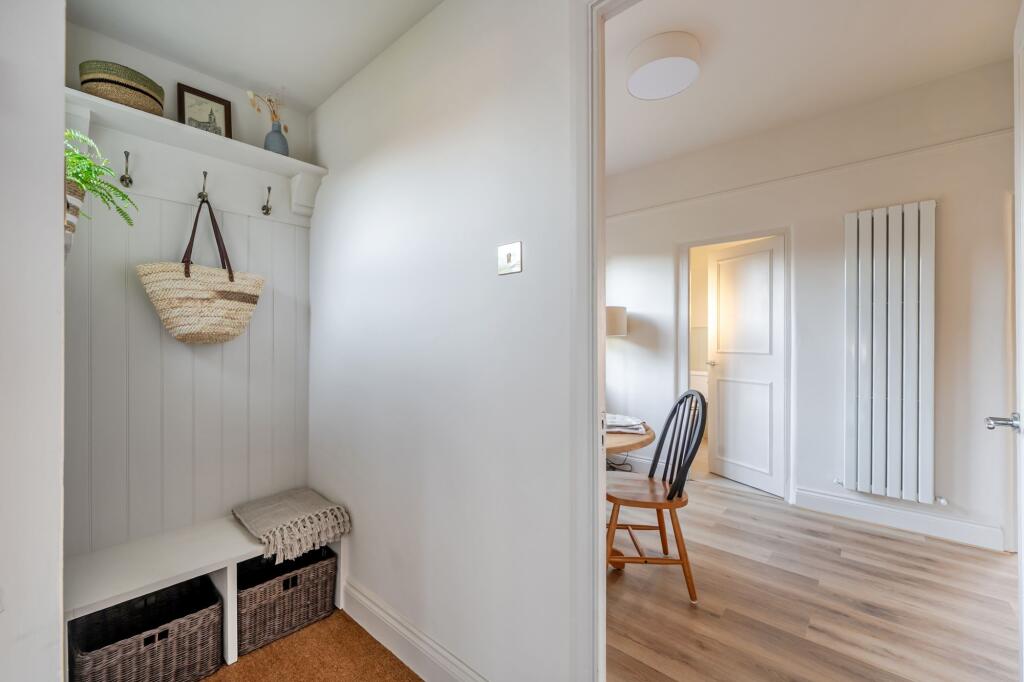 Manor Green Road, Epsom, KT19 photo 4