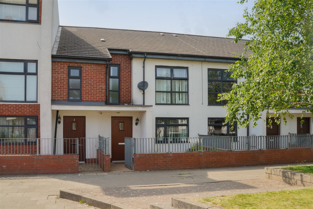 3-bed terraced on Carnival Place, Fallowfield, £280,000