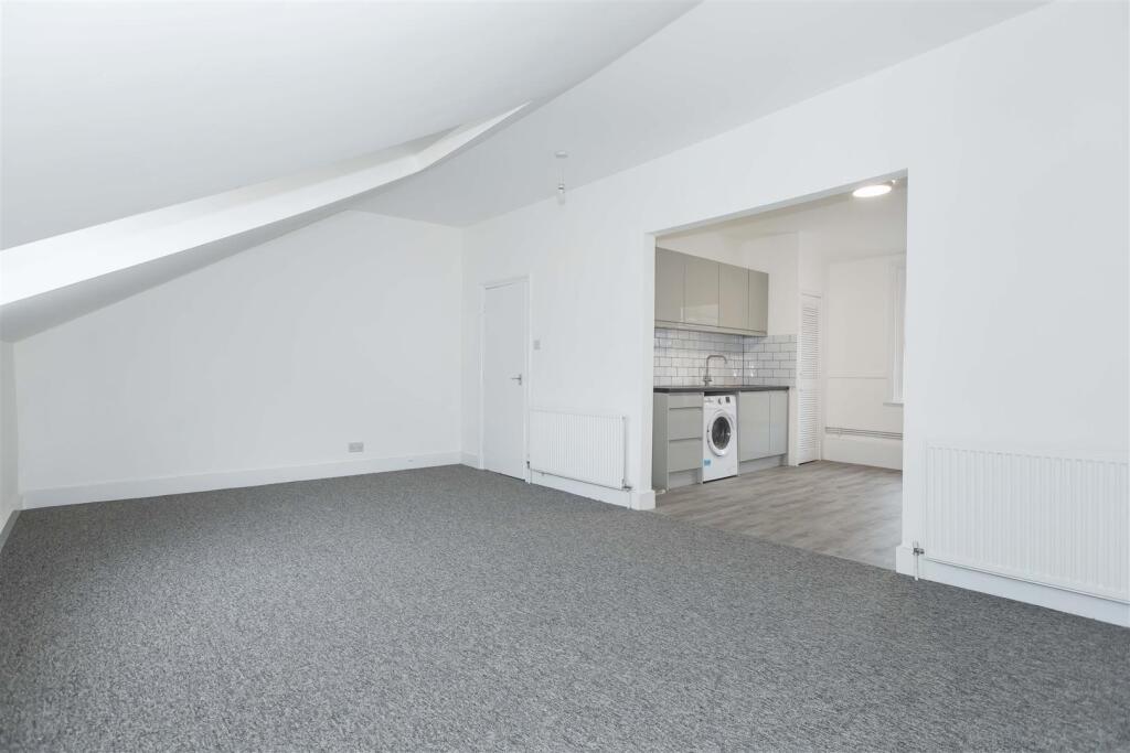 Apartment in Brighton - View 4