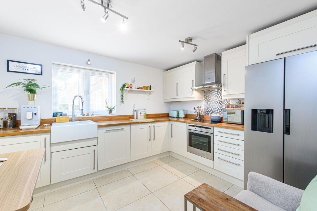 Apartment in London - More