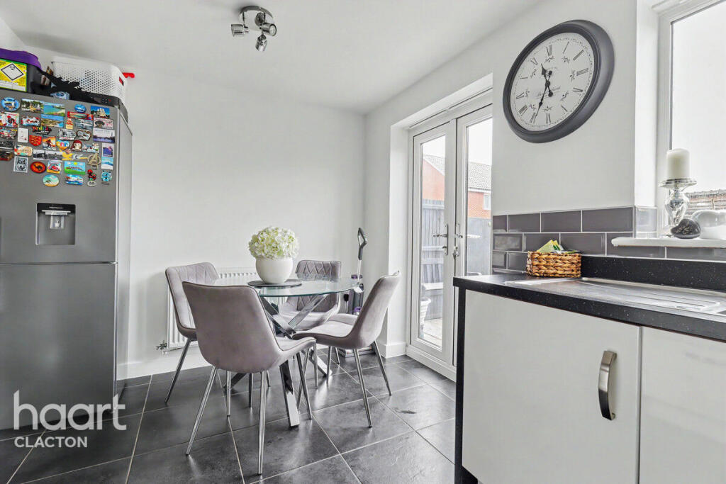 House in Clacton-on-Sea - More