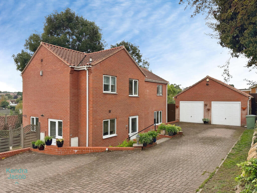 4-bed detached on Longcroft View, Whitwell, Worksop, £340,000