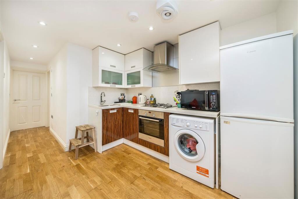 Apartment in London - View 3