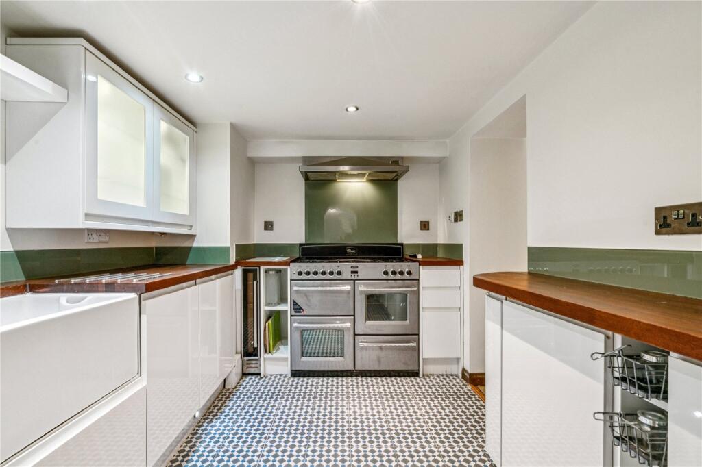 Apartment in Twickenham - View 2