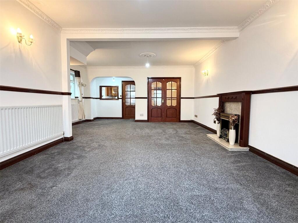House in Wolverhampton, West Midlands - More