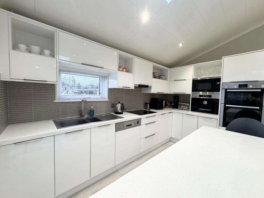 House in Slough - View 3