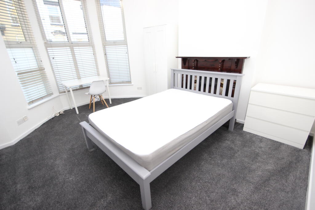 House in Liverpool, Wavertree - More