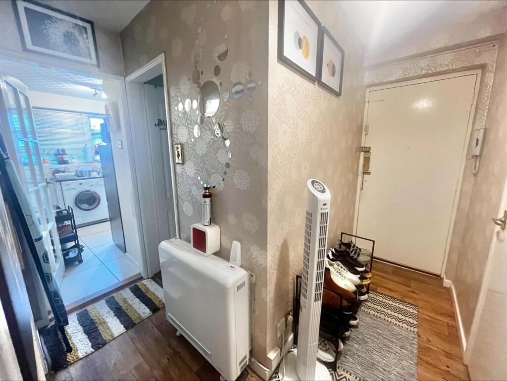 Apartment in Sandwell, West Midlands - View 3
