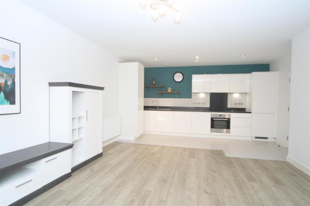 Apartment in Harrow - View 4