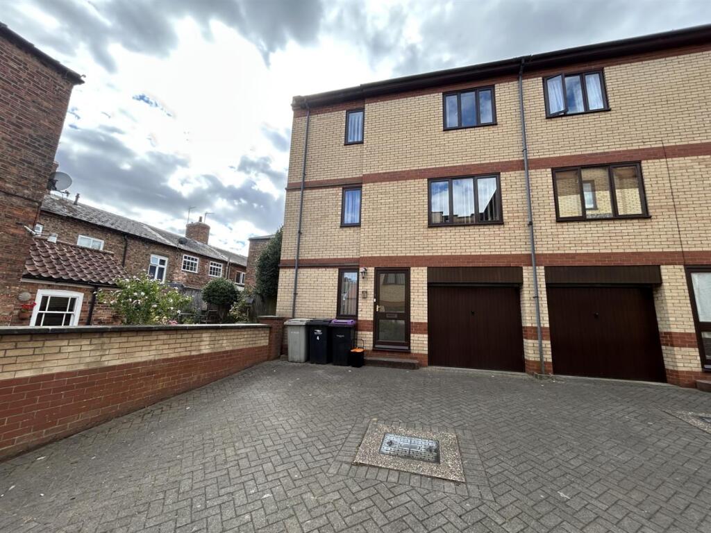 Main image of property: Grosvenor Court, Gospelgate