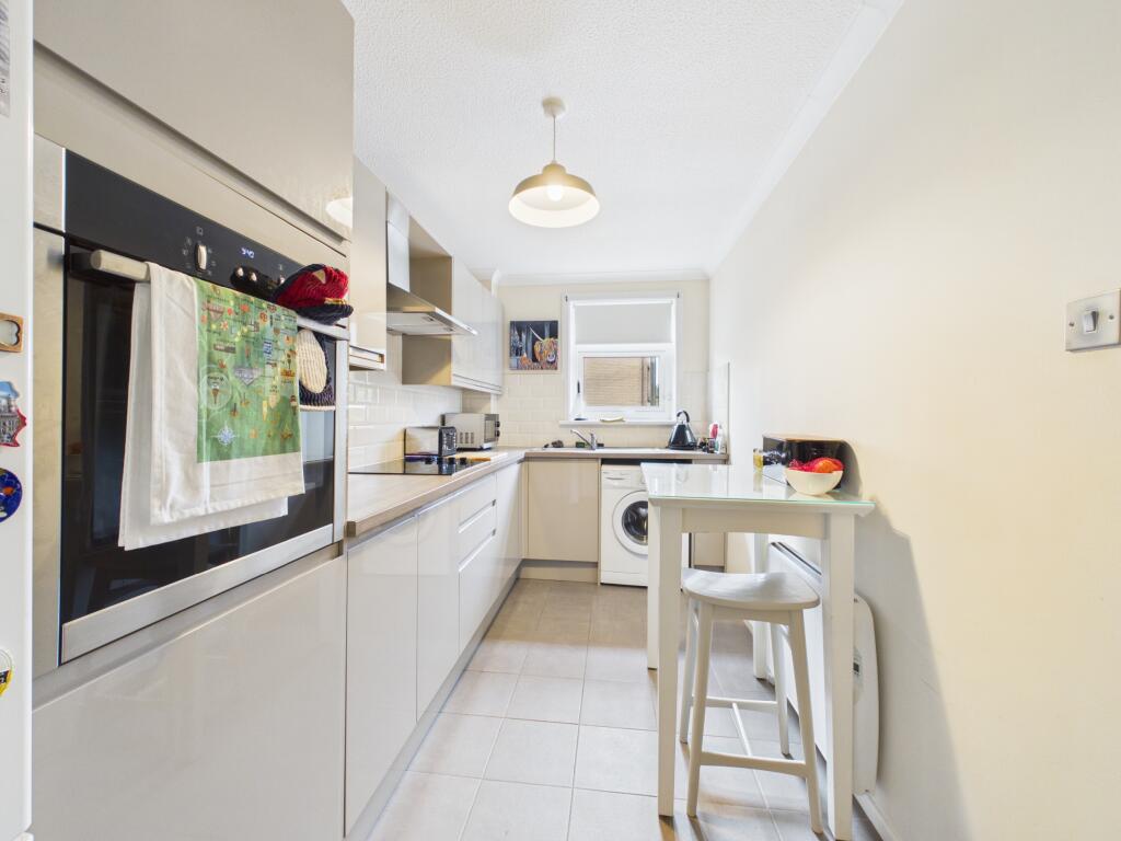 Apartment in Motherwell, North Lanarkshire - View 5