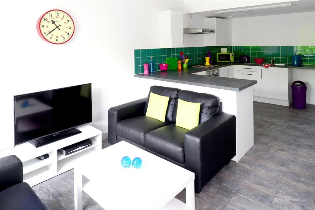 Apartment in Salford, Blackfriars, Lower Broughton - View 3