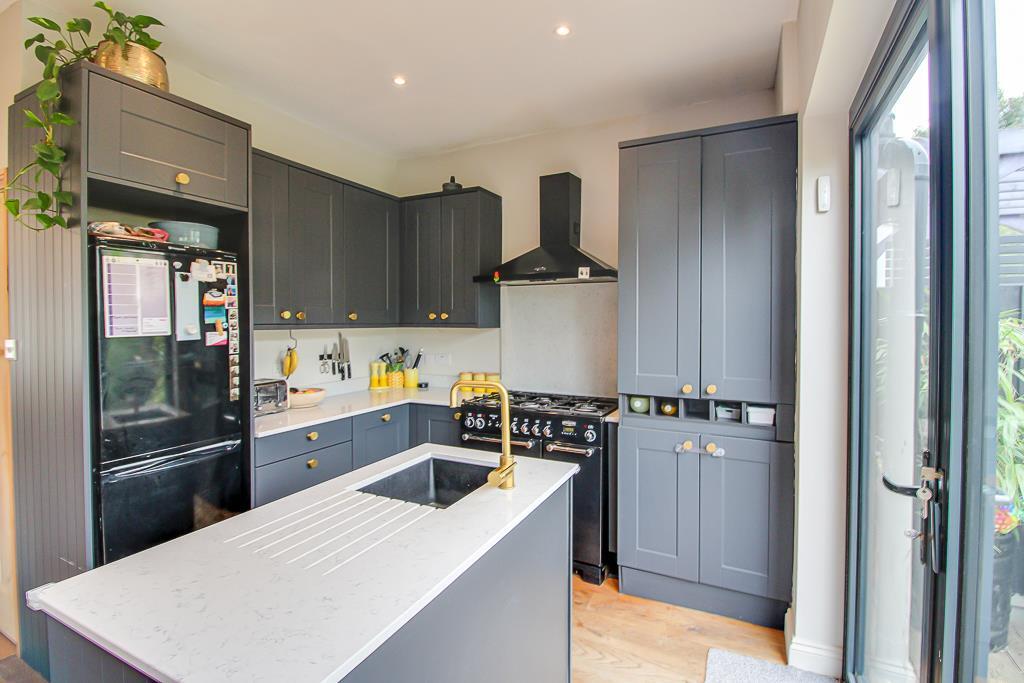 House in Southend-on-Sea - More