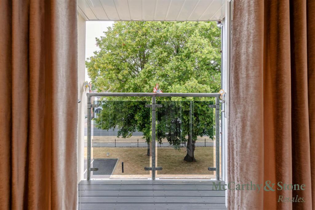 Apartment in Doncaster, North East Lincolnshire - View 5