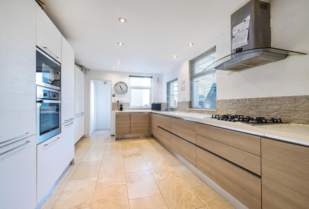 Pretoria Road, Romford, RM7 - View 2