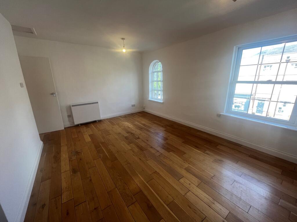 Main image of property: Flat 1 Berkeley Court, North Sherwood Street, Nottingham, NG1 4EF
