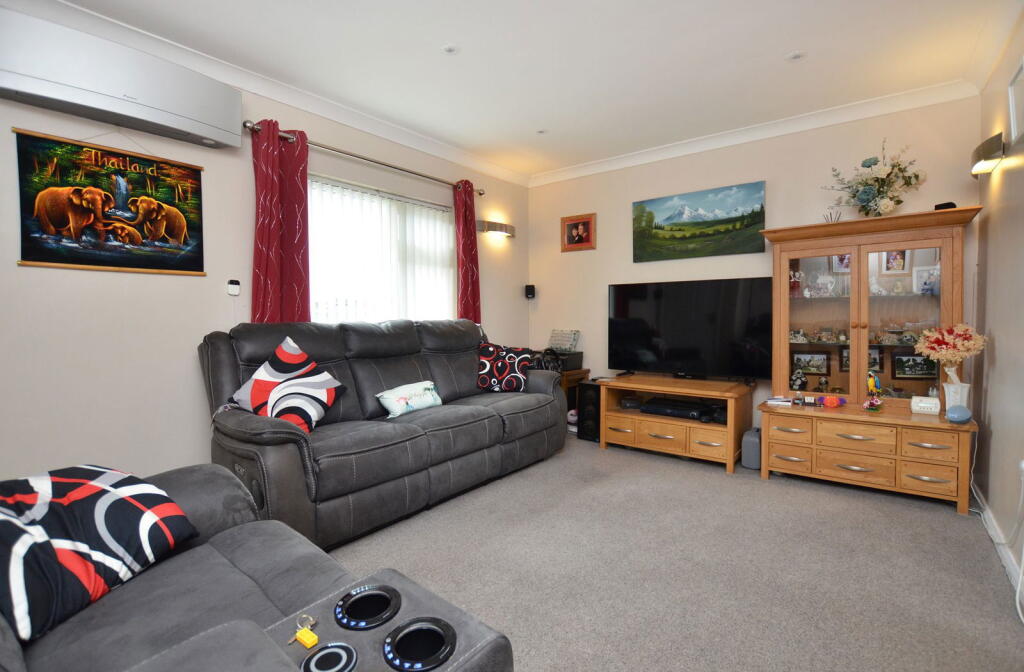 Generous Semi-Detached House in Southery photo 4
