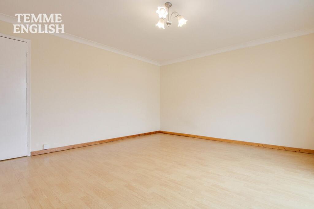 Apartment in Southend-on-Sea - View 3