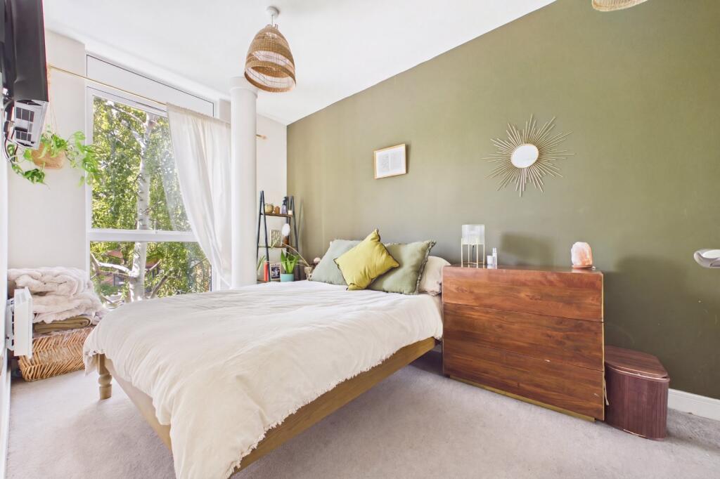 Apartment in Maidenhead, Cordwallis Park, North Town - View 4