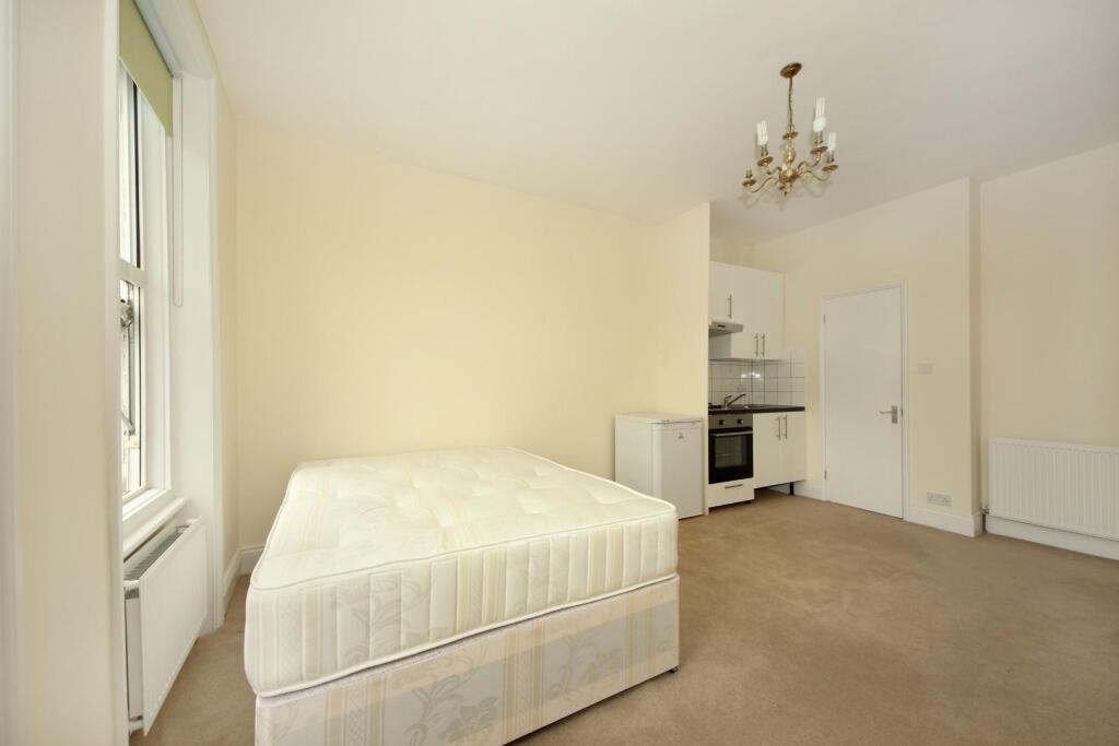 Studio flat for rent