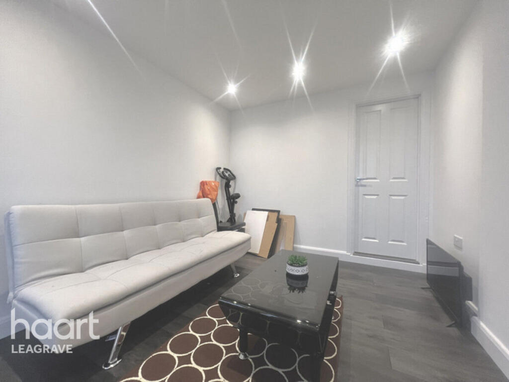 House in Luton - View 5