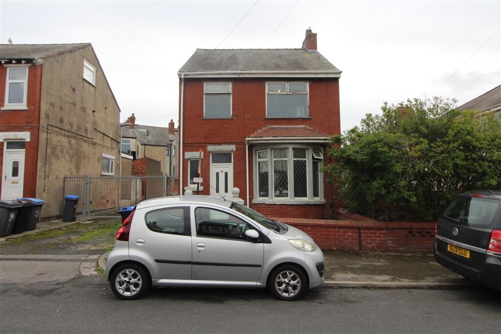 3-bed detached on 3 Condor Grove, Blackpool, Lancashire FY1 5JU, £80,000