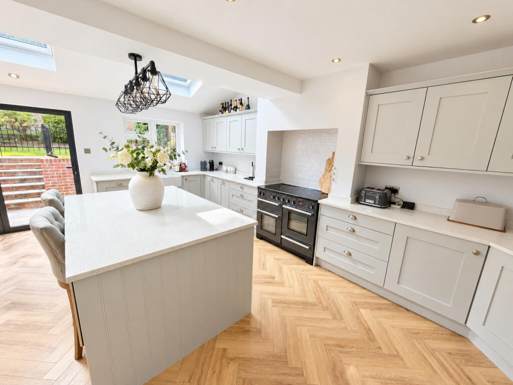 House in East Grinstead, North End - View 3
