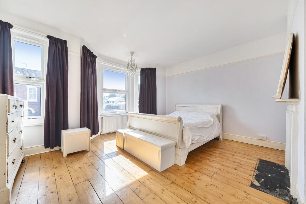 House in Tonbridge - More