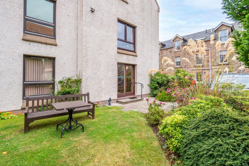 Apartment in St Andrews, Town Centre, Fife - More