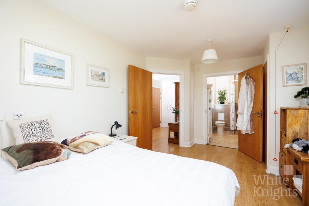 Apartment in Woodley, Wokingham - More