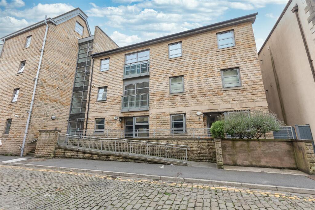 Main image of property: 3 Tudor court, Lancaster