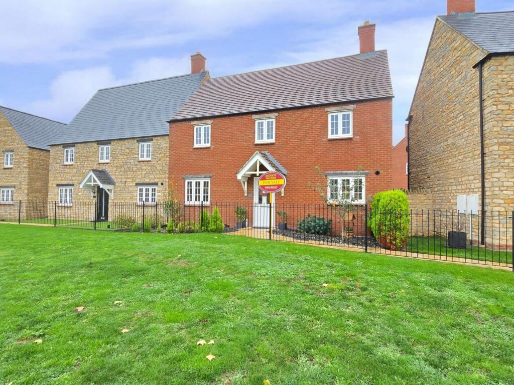 4-bed detached on Pianoforte Road, Roade, NN7 2QL, £425,000