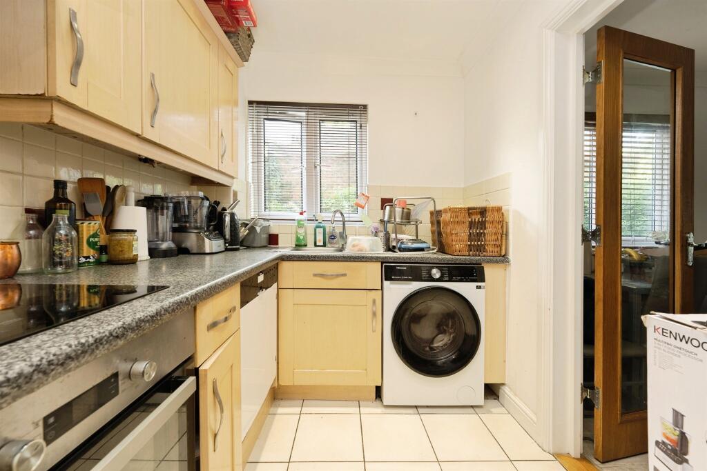 Apartment in Watford - More