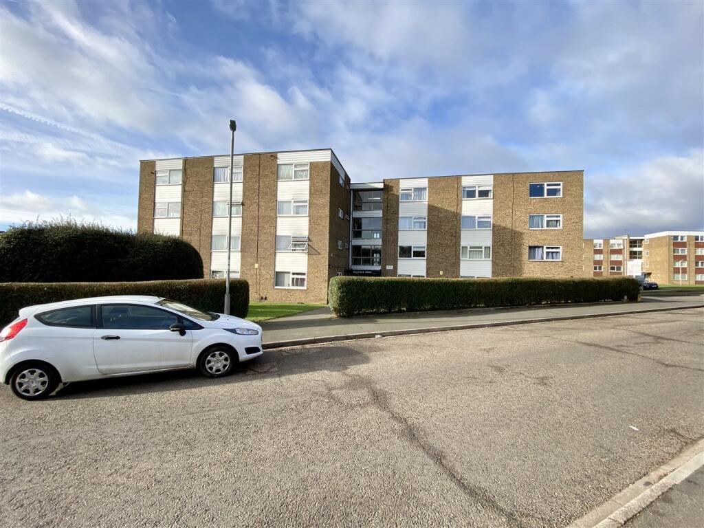 Main image of property: Handcross Road, Luton, LU2 8JJ