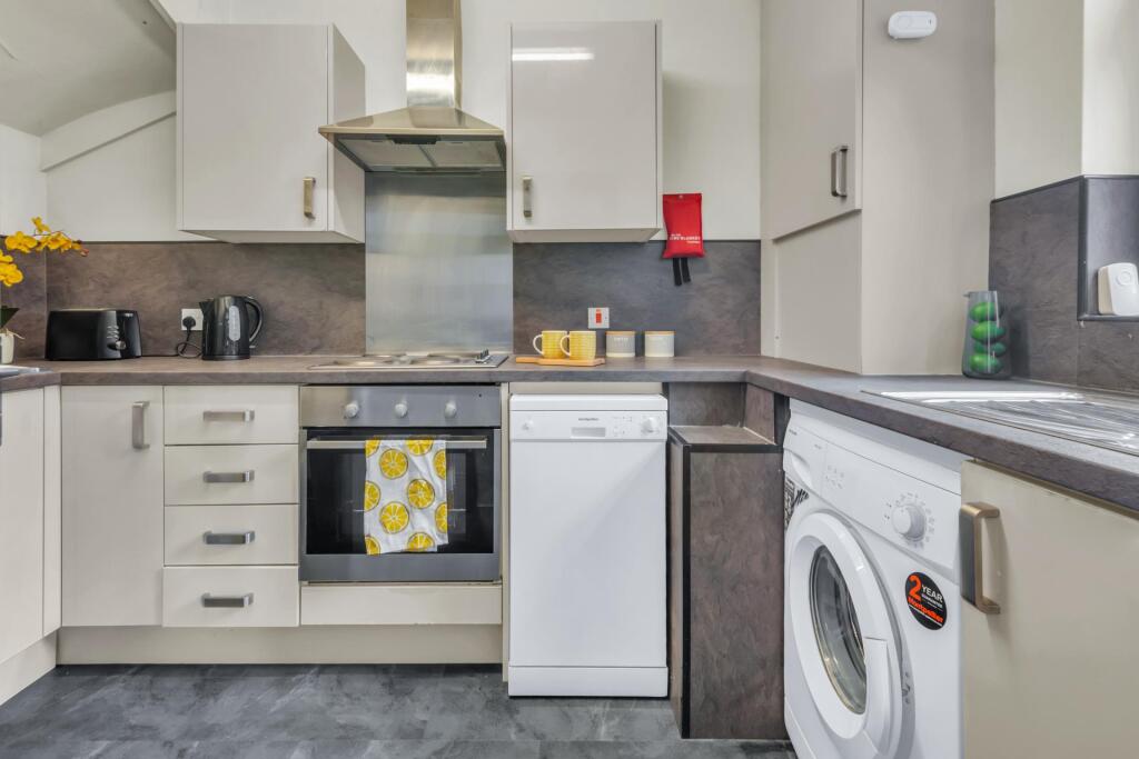 House in Leeds - View 5