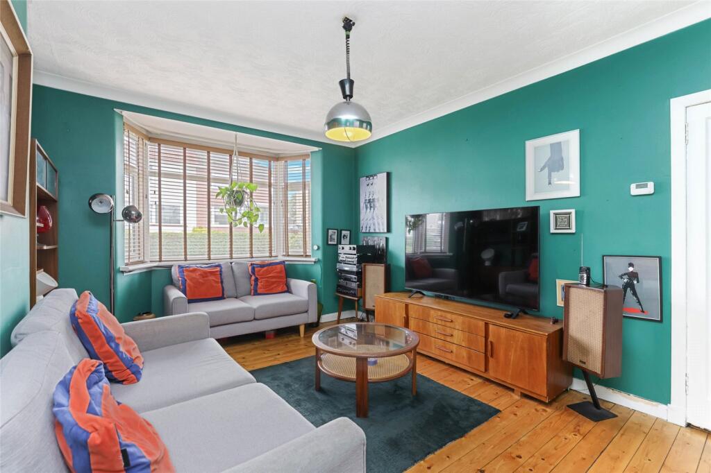 House in Glasgow, Barrachnie, Garrowhill - More