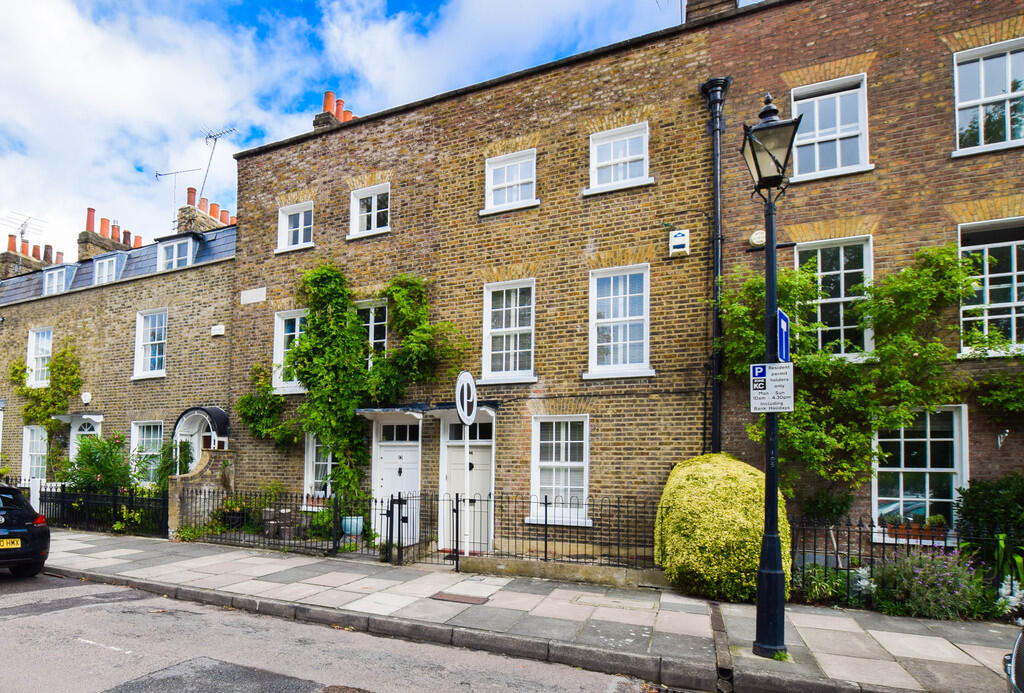 Main image of property: Kew Green, Kew