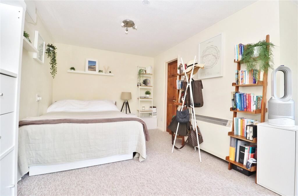 Apartment in Verwood, Dorset - View 3